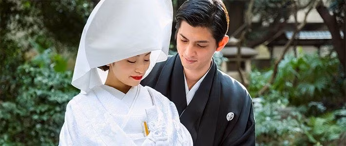 Chị em Nhật Bản chỉ nhắm cưới đàn ông có thu nhập cao hơn mình.