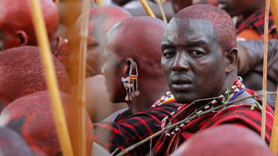 Olng’esherr cho phép nam giới Maasai từ 25 - 35 tuổi lên chức “lão”. Olng’esherr cho phép nam giới Maasai từ 25 - 35 tuổi lên chức “lão”.