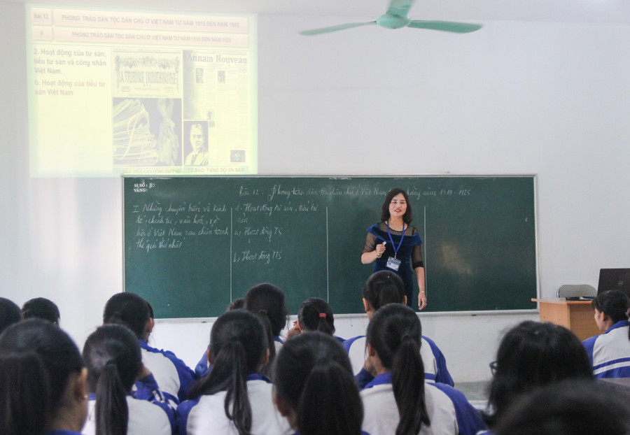 Giờ học Lịch sử tại Trường THPT Anh Sơn 2. Ảnh: T.G Giờ học Lịch sử tại Trường THPT Anh Sơn 2. Ảnh: T.G