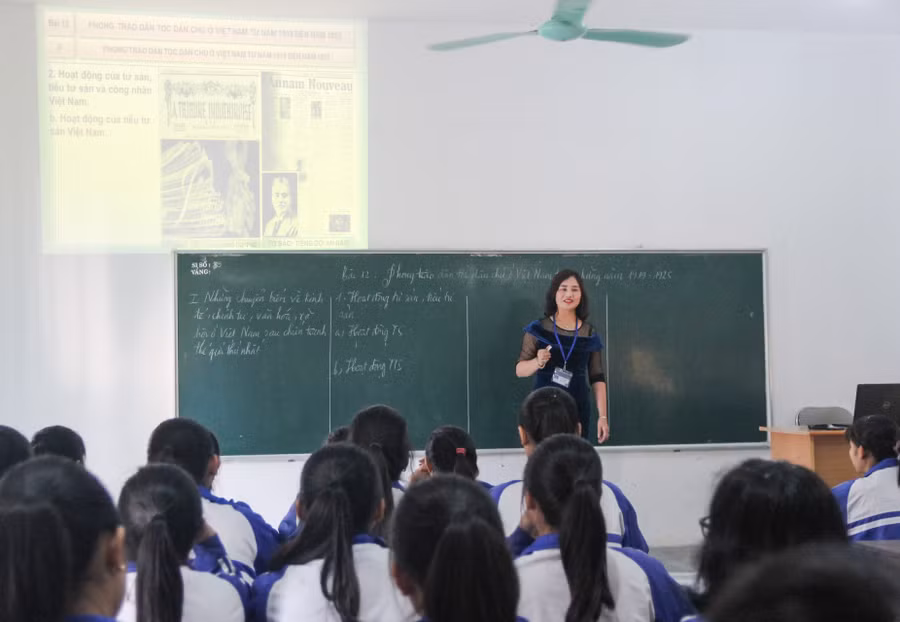 Giờ học Lịch sử tại Trường THPT Anh Sơn 2. Ảnh: T.G