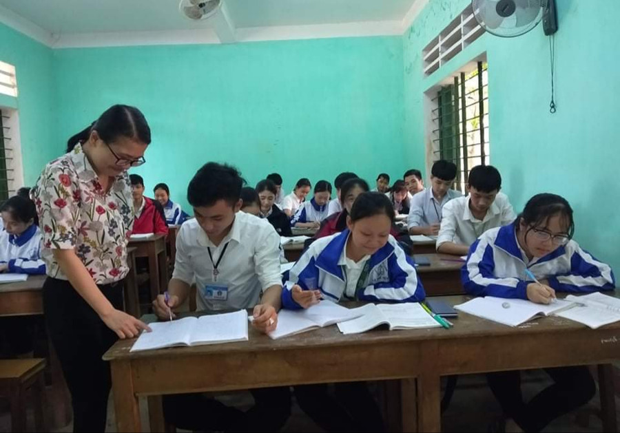 Giờ ôn tập của HS Trường THPT Lê Thế Hiếu (Cam Lộ, Quảng Trị) . Ảnh: T.G