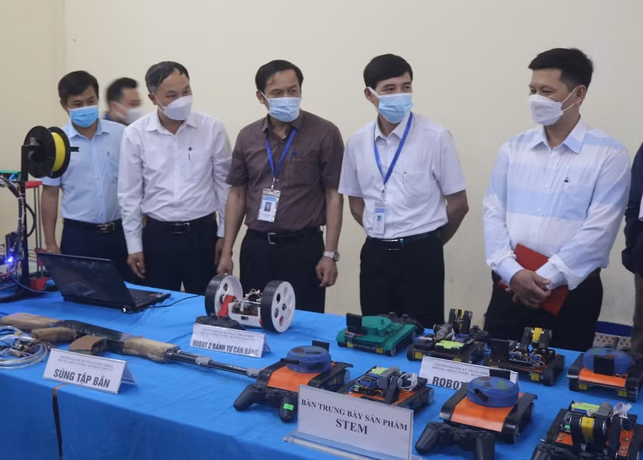 Triển lãm các sản phẩm STEM do thầy và trò Trường Đại học Kỹ thuật Công nghiệp chế tạo