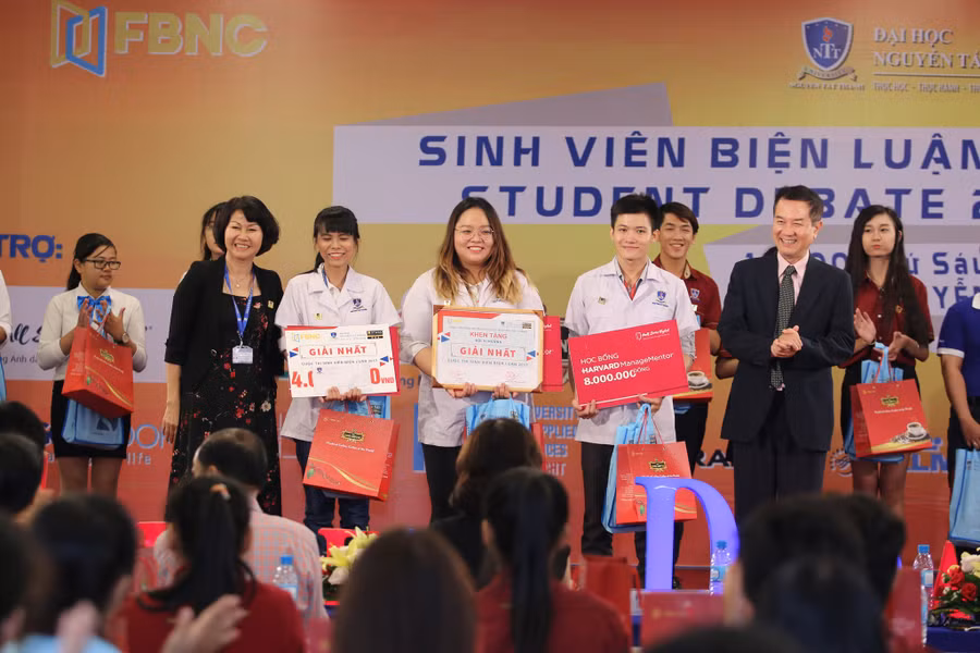 Đội Vị Hương đã giành giải Nhất cuộc thi cấp Trường ĐH Nguyễn Tất Thành