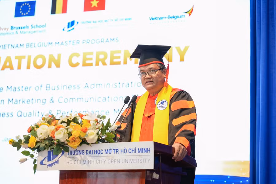 GS.TS Nguyễn Minh Hà, Hiệu trưởng Trường ĐH Mở TPHCM phát biểu tại buổi lễ.