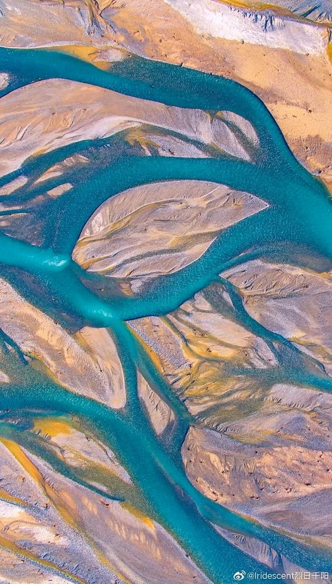 Chang trai an, ngu tren tau, di khap Trung Quoc chup lai canh ky vi hinh anh 7 