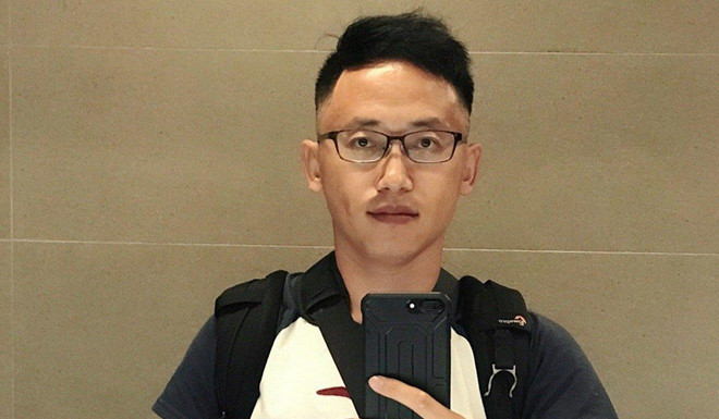 Lyu cho biết anh thử nghiệm nhiều cách thức chụp ảnh trong suốt 12 năm qua. Cho đến 2013, anh du lịch bụi khắp Trung Quốc và chụp ảnh tĩnh. Năm 2014, anh tiếp tục lên đường, lần này là chụp time-lapse. Năm 2016, anh chụp bằng drone. “Năm nay, tôi đã bắt đầu chụp 360 độ thực tế ảo”, Lyu nói. Chang trai an, ngu tren tau, di khap Trung Quoc chup lai canh ky vi hinh anh 2