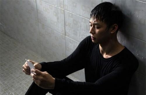 Con càng lớn càng không giống bố, tôi đay nghiến vợ rồi chết lặng trước sự thật