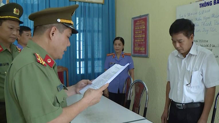 vu gian lan thi o son la: 6 bi can doi dien khung hinh phat den 10 nam tu hinh 1