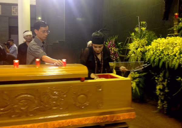 Thanh Lam lau mặt cho bố lần cuối