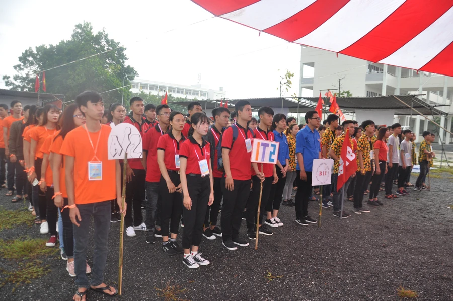 :Hội trại “Lửa truyền thống - Thắp tương lai” diễn ra trong 2 ngày (7-8/10) với các hoạt động sôi nổi, bổ ích