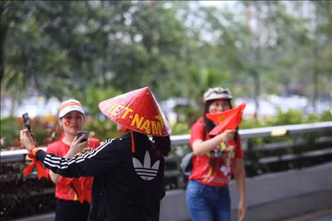 TRỰC TIẾP TỪ BUKIT JALIL Mưa bắt đầu ngớt hình ảnh 3