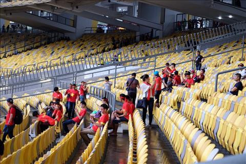 Trực tiếp CĐV Việt Nam tại lượt đi chung kết AFF Cup 2018 hình ảnh