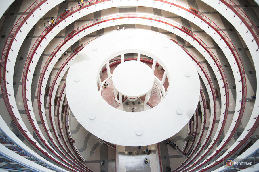 Xịn như Kinh tế Quốc dân: Dựng không gian checkin Noel sang như khách sạn bên trong toà nhà thế kỷ 96.000 m2 với 17 thang máy! - Ảnh 4. Xịn như Kinh tế Quốc dân: Dựng không gian checkin Noel sang như khách sạn bên trong toà nhà thế kỷ 96.000 m2 với 17 thang máy! - Ảnh 4.