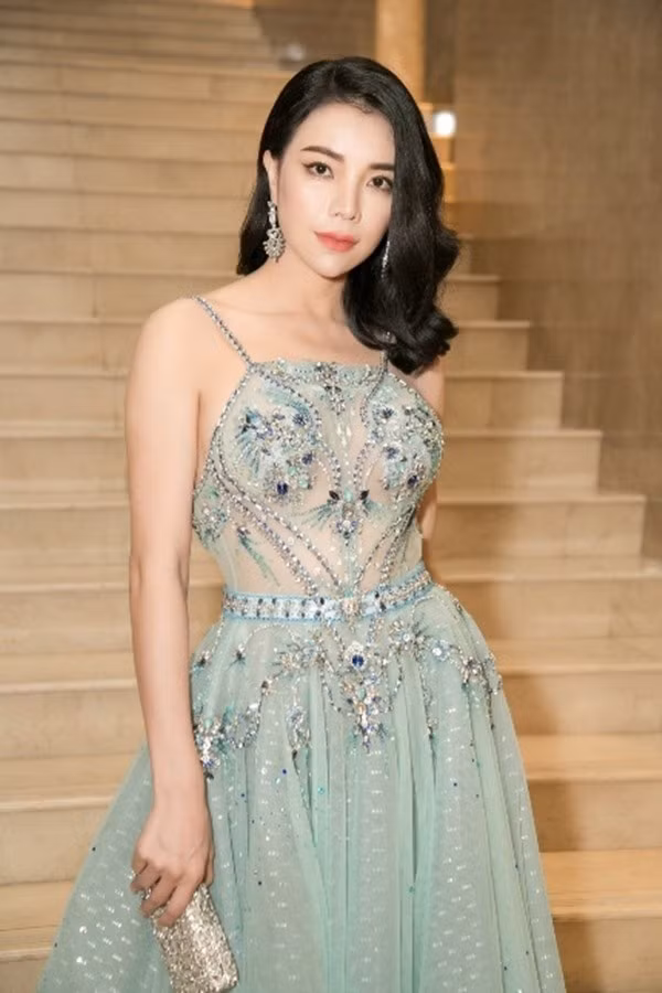 SỐC: Trà Ngọc Hằng bí mật sinh con được 4 tháng, tuyên bố làm mẹ đơn thân