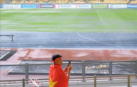 Trực tiếp CĐV Việt Nam tại lượt đi chung kết AFF Cup 2018 hình ảnh