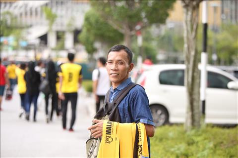 TRỰC TIẾP TỪ BUKIT JALIL Trời đổ mưa tầm tã trước trận đấu hình ảnh 2