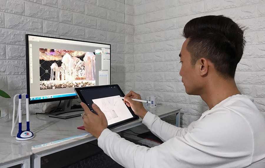 Anh Tạ Đình Phong (SN 1984) đã có 5 năm với nghề tổ chức sự kiện. Tình huống bất ngờ trong đám cưới thiếu gia Nam Định, hôn trường náo loạn