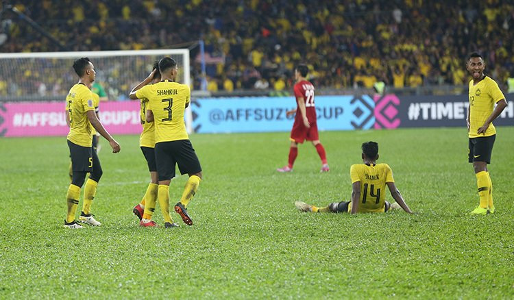 Bị Việt Nam cầm hòa, cầu thủ Malaysia đổ gục xuống sân ảnh 6 Tuyển Việt Nam,Tuyển Malaysia