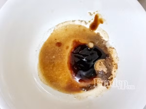 Vang dau cuon thit chien gion