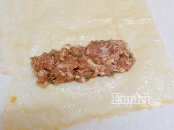 Vang dau cuon thit chien gion