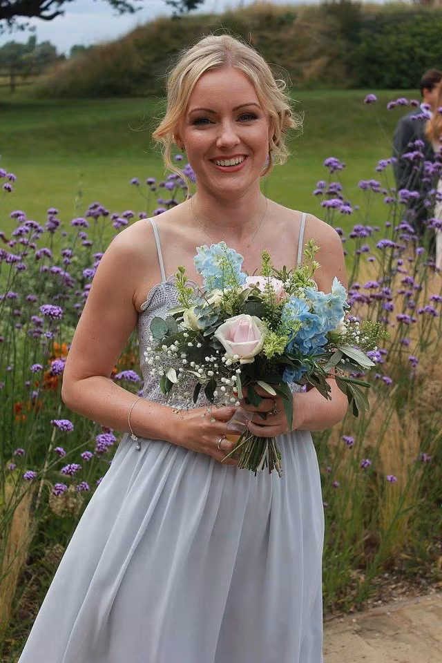 Georgina Childs chìm trong nợ nần vì đi nhiều đám cưới