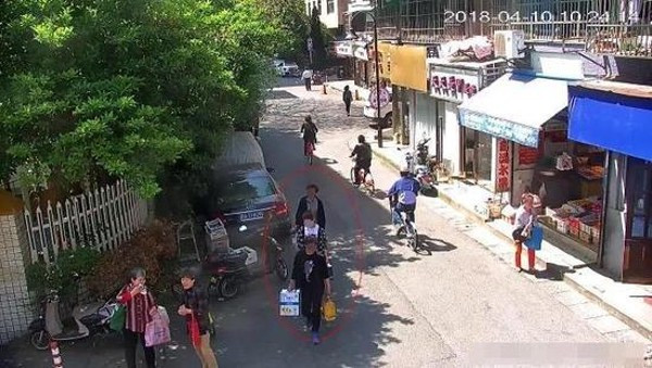 Nhặt được smartphone không cài mật khẩu lại có sẵn Alipay, người phụ nữ đi mua sắm điên cuồng rồi bị bắt Nhặt được smartphone không cài mật khẩu lại có sẵn Alipay, người phụ nữ đi mua sắm điên cuồng rồi bị bắt-3