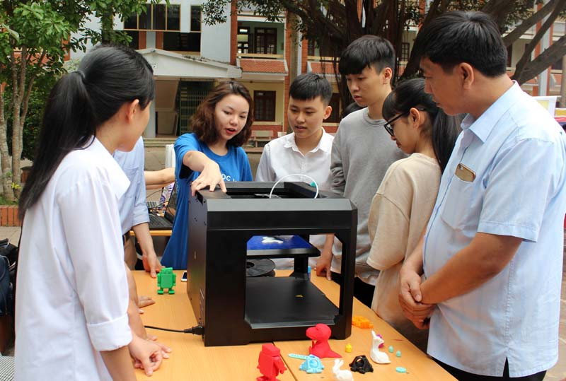 Trường THPT Chuyên Hoàng Văn Thụ (Hoà Bình) trình diễn 63 thí nghiệm khoa học ảnh 2 Trường THPT Chuyên Hoàng Văn Thụ (Hoà Bình) trình diễn 63 thí nghiệm khoa học ảnh 2