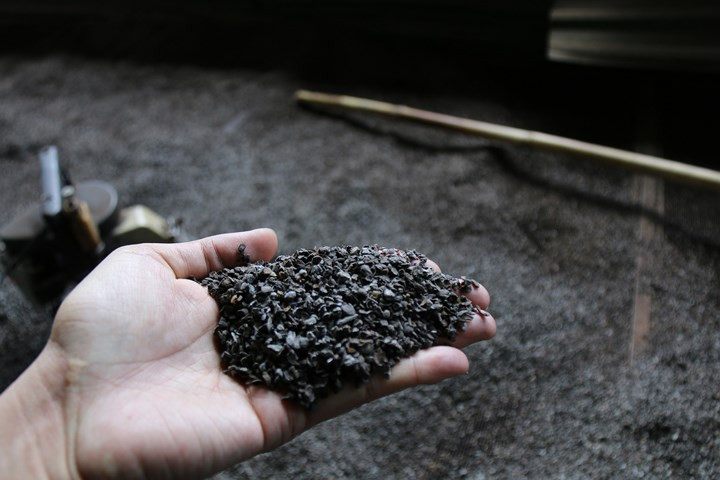 Thành phẩm cho thấy bằng mắt thường khó có thể phân biệt được đây là cà phê trộn tạp chất. Ảnh: Dân trí