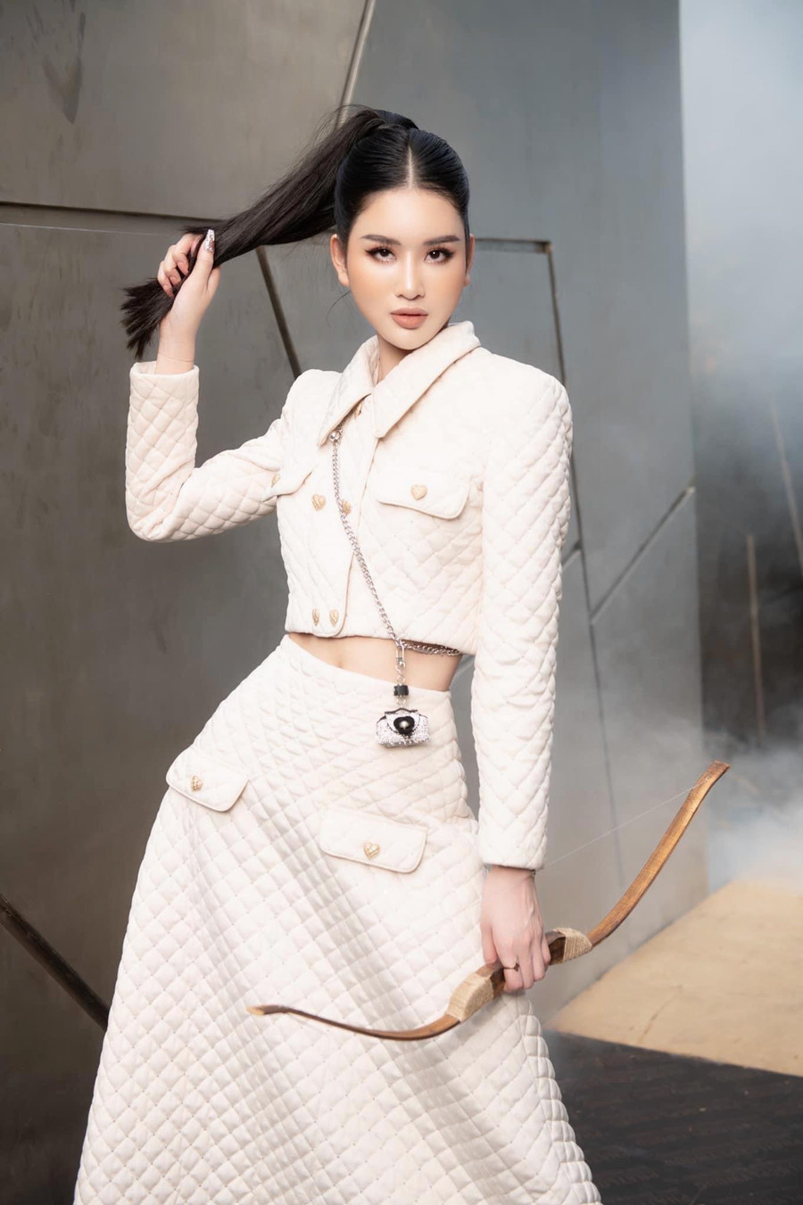 Bước catwalk uyển chuyển của người đẹp nhận được những tràng pháo tay cổ vũ không ngớt từ khán giả.