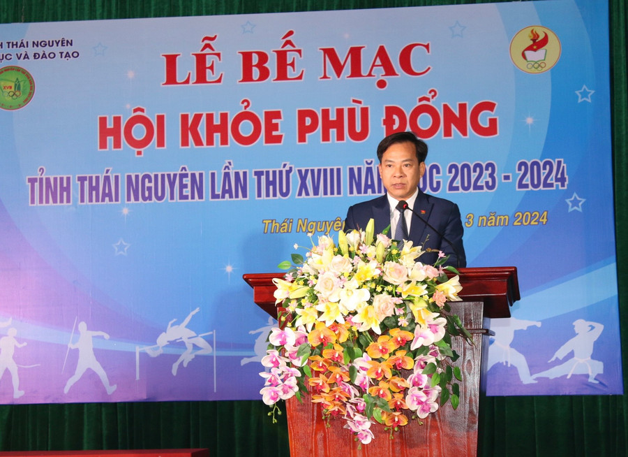 Ông Nguyễn Đức Thịnh - Phó Giám đốc Sở GD&ĐT, Phó Trưởng Ban tổ chức Hội khỏe Phù Đổng lần thứ XVIII phát biểu tại Lễ Bế mạc. Ông Nguyễn Đức Thịnh - Phó Giám đốc Sở GD&ĐT, Phó Trưởng Ban tổ chức Hội khỏe Phù Đổng lần thứ XVIII phát biểu tại Lễ Bế mạc.