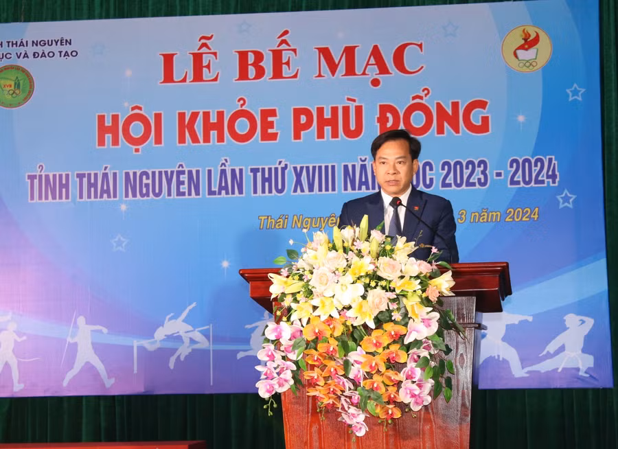 Ông Nguyễn Đức Thịnh - Phó Giám đốc Sở GD&amp;ĐT, Phó Trưởng Ban tổ chức Hội khỏe Phù Đổng lần thứ XVIII phát biểu tại Lễ Bế mạc.