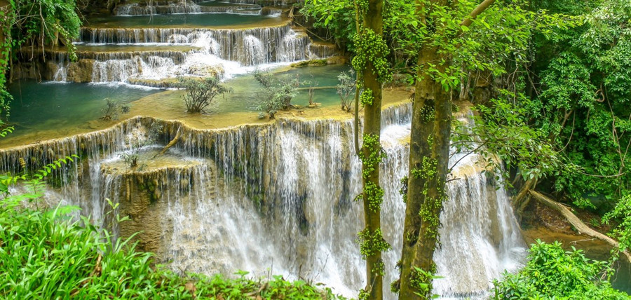 Thác nước siêu thực