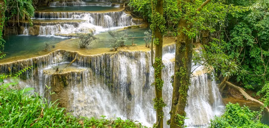 Thác nước siêu thực