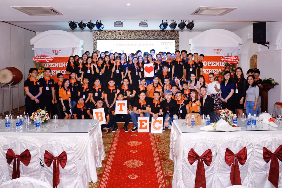 Khoảnh khắc đẹp của các bạn tân sinh viên trong Lễ Khai giảng