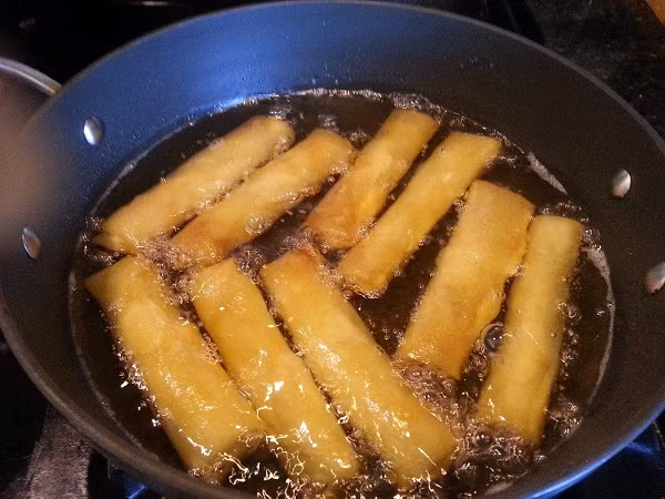 cach-lam-mon-cha-gio-cuon-pho-mai-thom-ngon-don-tet--giadinhvietnam.com 5