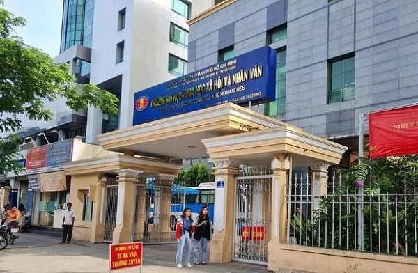 Trường ĐHKHXH&NV TPHCM, nơi có 11 giảng viên kiện Trưởng khoa Hàn Quốc học