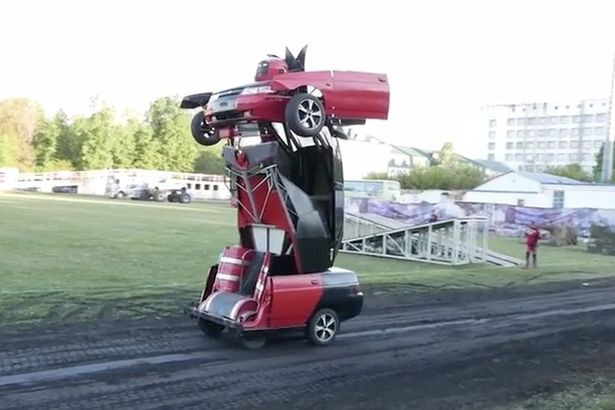 Không phải trong phim, robot biết biến hình từ ô tô đã bước ra đời thực ảnh 2