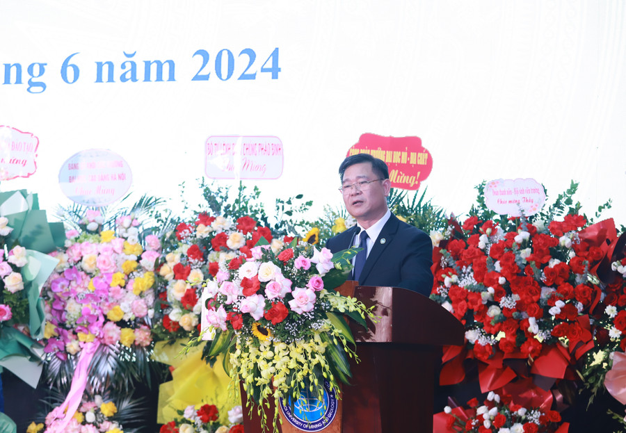 GS.TS Trần Thanh Hải - Hiệu trưởng Trường ĐH Mỏ - Địa chất phát biểu nhận nhiệm vụ. Ảnh: Đình Tuệ.