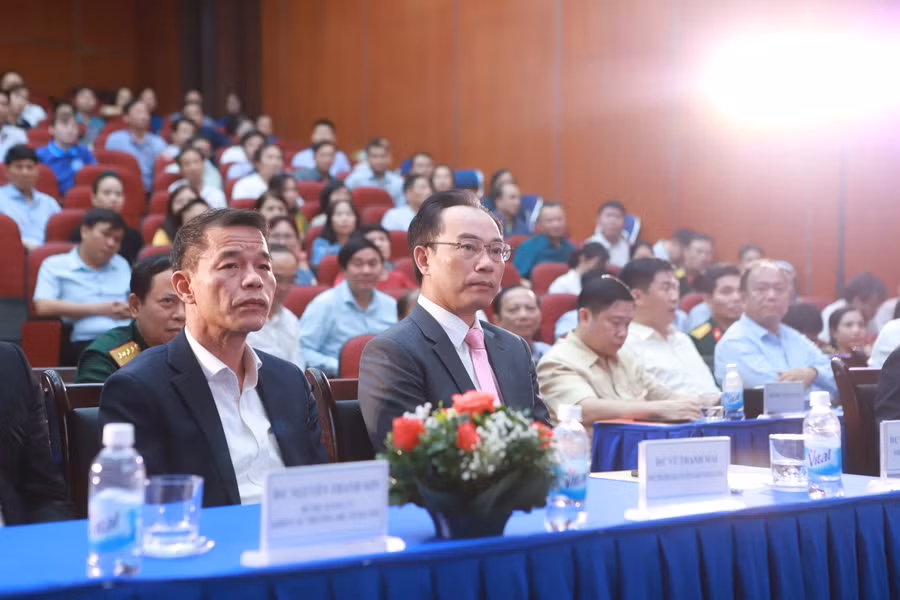 Các đại biểu tham dự chương trình. Ảnh: Đình Tuệ.