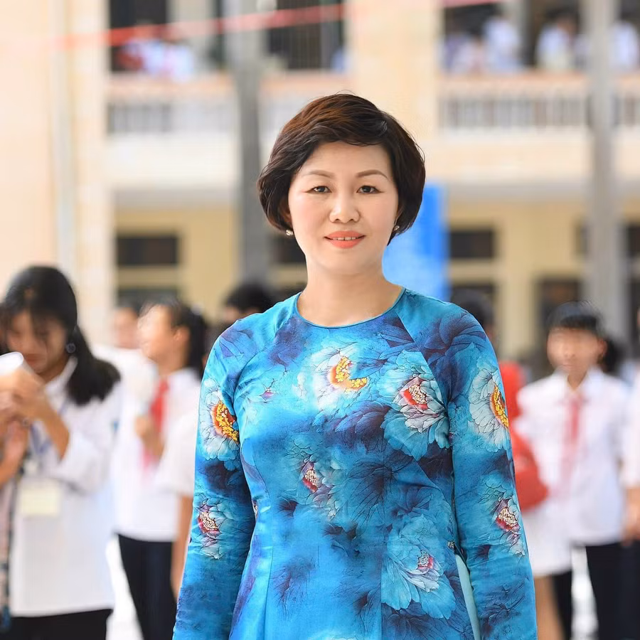 Cô Nguyễn Thị Kim Dung – Hiệu trưởng Trường THCS Vân Canh.