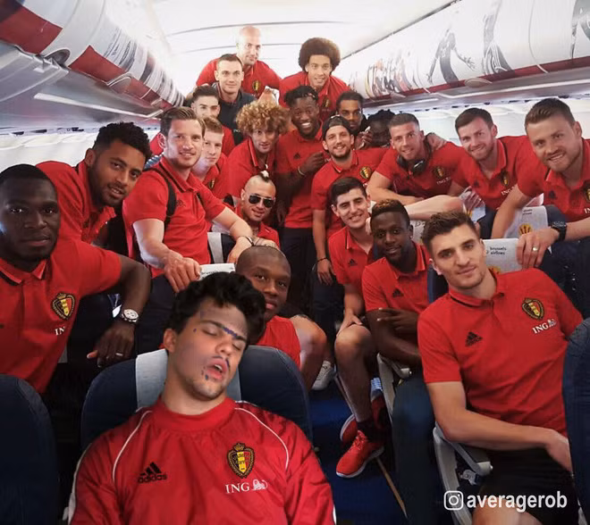  Những con quỷ đỏ hẳn là người biết rõ tuyệt chiêu “đừng ngủ khi lũ bạn còn thức” hơn ai hết.