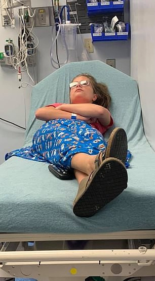 Kỳ lạ cô bé cứ chải tóc là ngất xỉu - Ảnh 2 Kỳ lạ cô bé cứ chải tóc là ngất xỉu - Ảnh 2