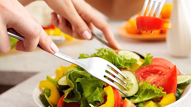 Ăn kiểu này vừa hại sức khỏe, vừa mất ngủ triền miên - ảnh 3