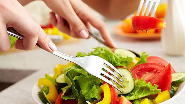 Ăn kiểu này vừa hại sức khỏe, vừa mất ngủ triền miên ảnh 2 Ăn kiểu này vừa hại sức khỏe, vừa mất ngủ triền miên - ảnh 3