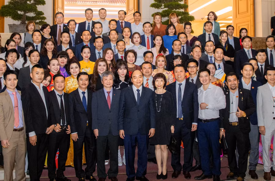 Bà Nguyễn Thị Hoa – Chủ tịch công ty IMAP và các doanh nghiệp tiêu biểu diện kiến Thủ tướng Chính phủ Nguyễn Xuân Phúc