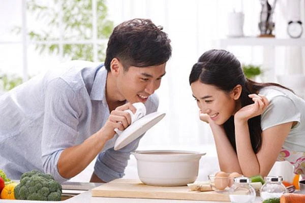 Chồng chan vợ húp 