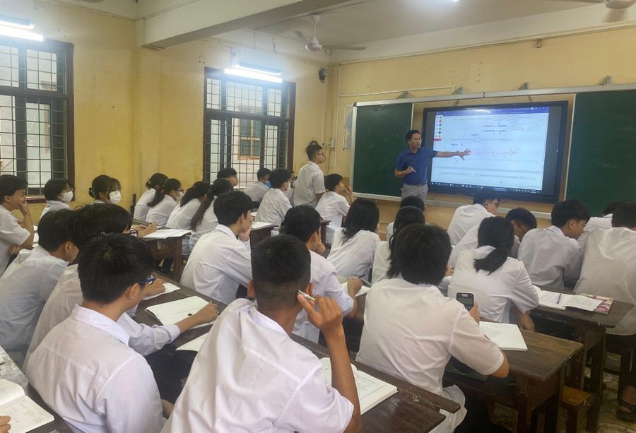 Bài giảng của giáo viên trở nên phong phú hơn khi sử dụng các công cụ dạy học thông minh. Bài giảng của giáo viên trở nên phong phú hơn khi sử dụng các công cụ dạy học thông minh.