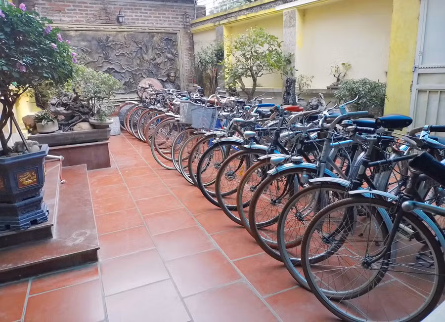 Bộ sưu tập xe đạp cổ của ông Nguyễn Hữu Ngôn. Ảnh: LT.