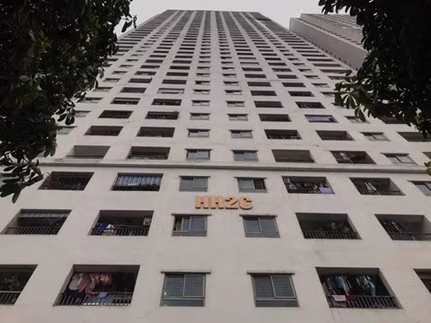 Cháy căn hộ chung cư HH Linh Đàm, cư dân hoảng loạn tháo chạy - ảnh 1