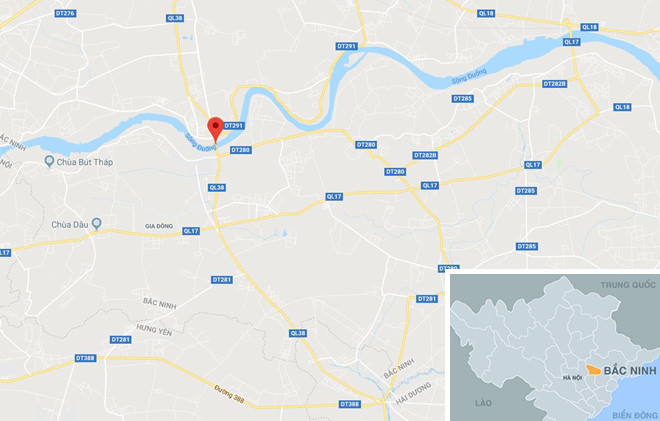 Cầu Hồ, thuộc địa bàn thị trấn Hồ (huyện Thuận thành, tỉnh Bắc Ninh), nơi cô gái nhảy xuống sông. Ảnh:Google Maps. 2 thanh nien duoi nuoc khi nhay cau cuu co gai tu tu hinh anh 2